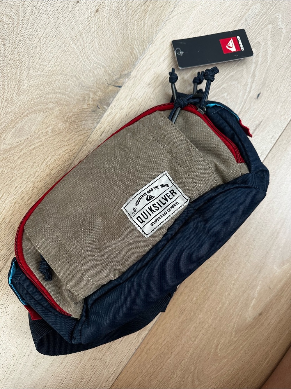 Quiksilver Flank Fanny pack waist belt navy Belt Bag with Red Accent